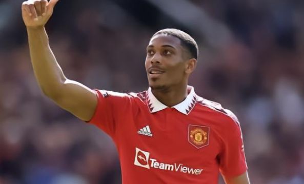 更是凭借出 更是凭借出